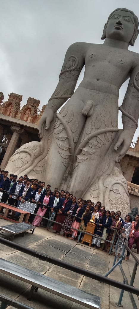 School students enjoying educational tour arranged by SRS Tours and Travels Bangalore