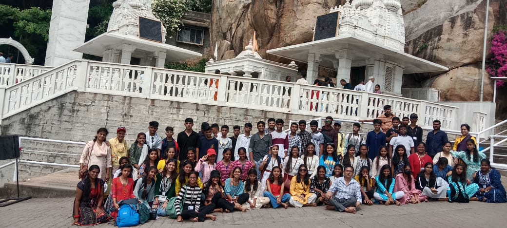 School students enjoying educational tour arranged by SRS Tours and Travels Bangalore
